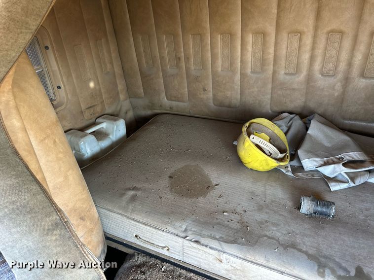 image for item NP9415 1980 International COF-9670  semi truck