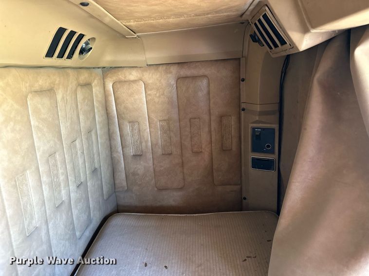 image for item NP9415 1980 International COF-9670  semi truck