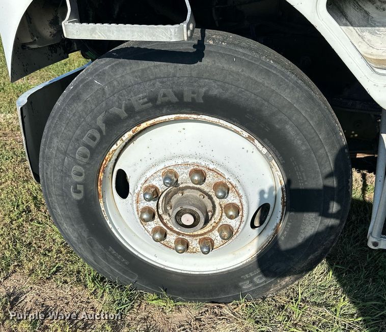 image for item NP9415 1980 International COF-9670  semi truck