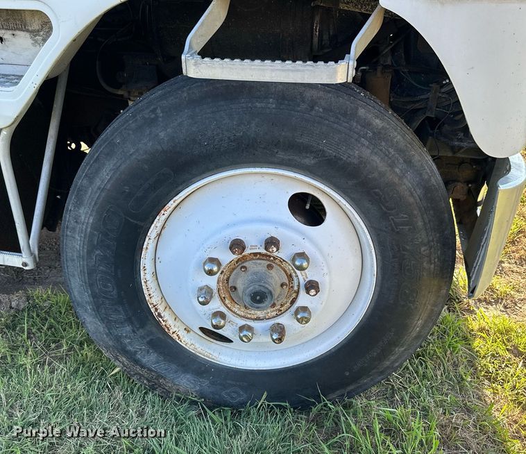 image for item NP9415 1980 International COF-9670  semi truck