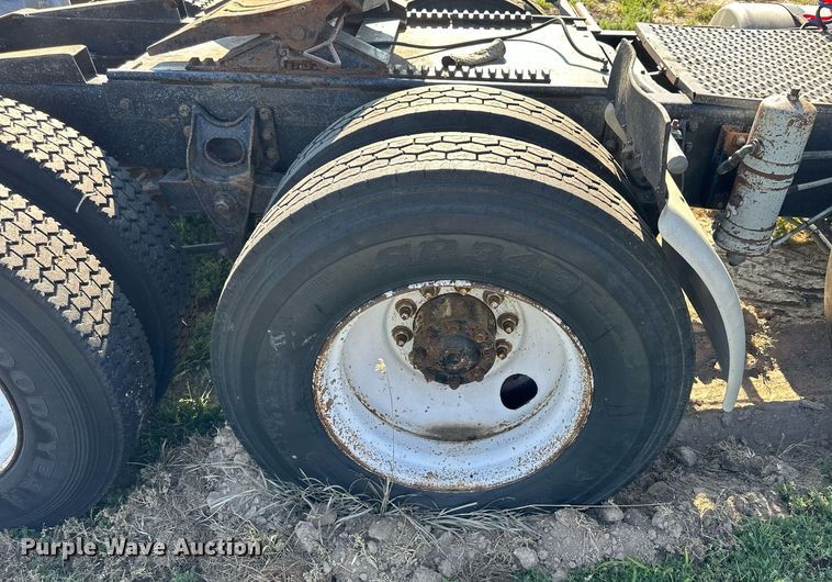 image for item NP9415 1980 International COF-9670  semi truck