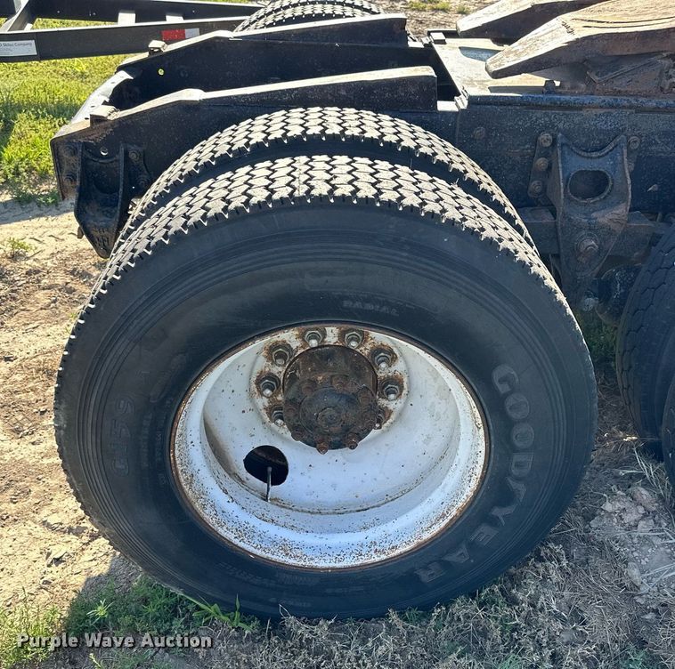 image for item NP9415 1980 International COF-9670  semi truck