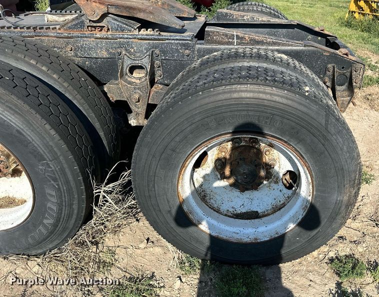 image for item NP9415 1980 International COF-9670  semi truck