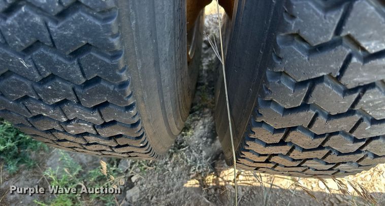 image for item NP9415 1980 International COF-9670  semi truck