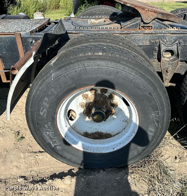 image for item NP9415 1980 International COF-9670  semi truck