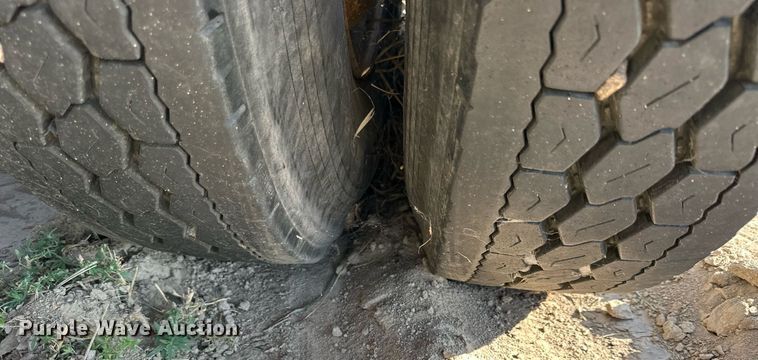 image for item NP9415 1980 International COF-9670  semi truck