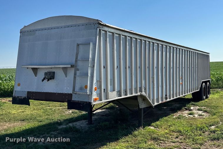 image for item NP9416 Cornhusker 800C43FT  grain trailer