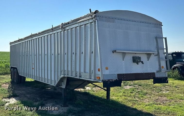image for item NP9416 Cornhusker 800C43FT  grain trailer