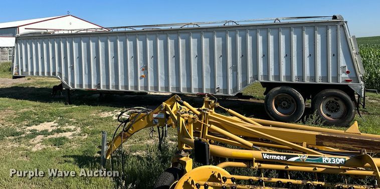 image for item NP9416 Cornhusker 800C43FT  grain trailer