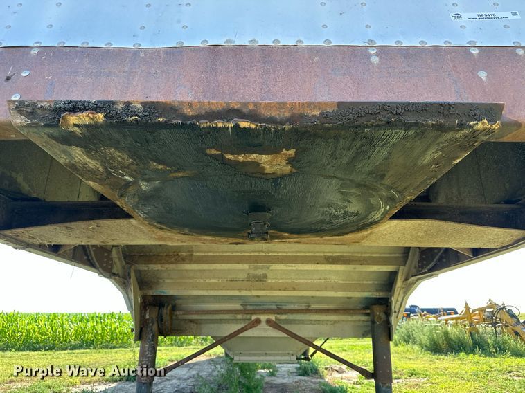 image for item NP9416 Cornhusker 800C43FT  grain trailer
