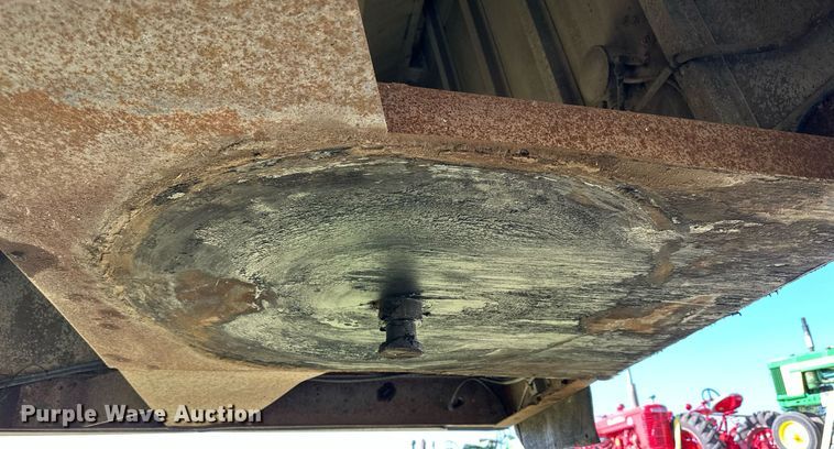 image for item NP9416 Cornhusker 800C43FT  grain trailer