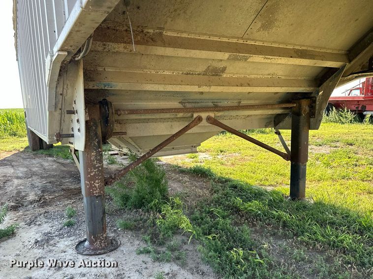 image for item NP9416 Cornhusker 800C43FT  grain trailer