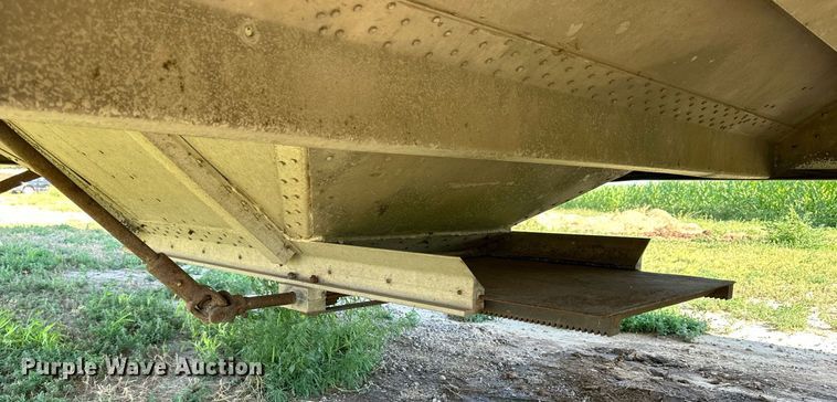 image for item NP9416 Cornhusker 800C43FT  grain trailer