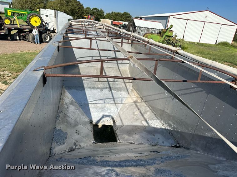 image for item NP9416 Cornhusker 800C43FT  grain trailer