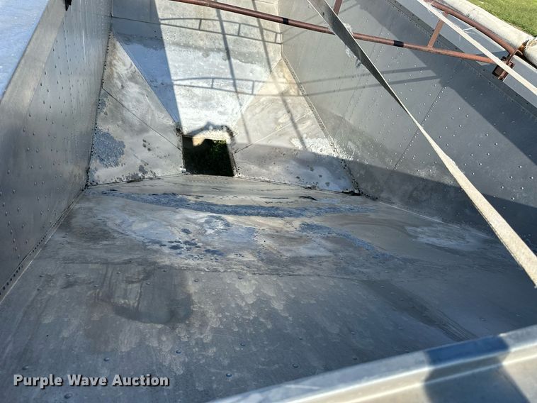 image for item NP9416 Cornhusker 800C43FT  grain trailer