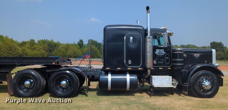 image for item NT9426 1981 Peterbilt 359  semi truck