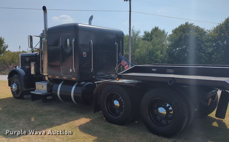 image for item NT9426 1981 Peterbilt 359  semi truck