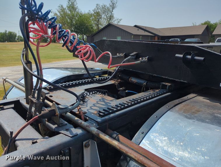 image for item NT9426 1981 Peterbilt 359  semi truck