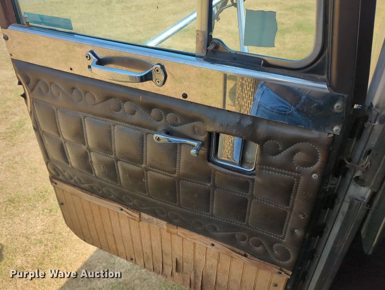 image for item NT9426 1981 Peterbilt 359  semi truck