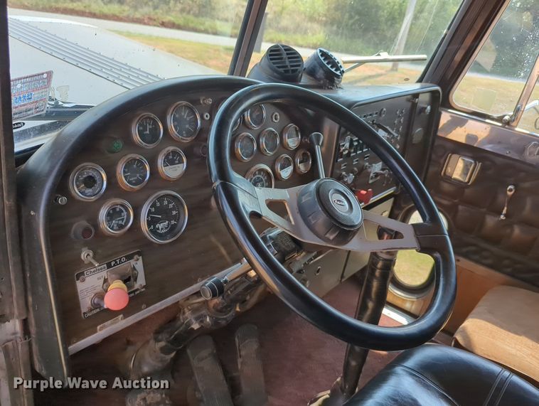 image for item NT9426 1981 Peterbilt 359  semi truck