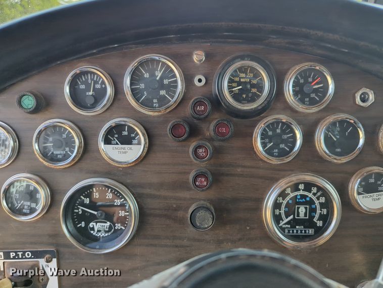 image for item NT9426 1981 Peterbilt 359  semi truck