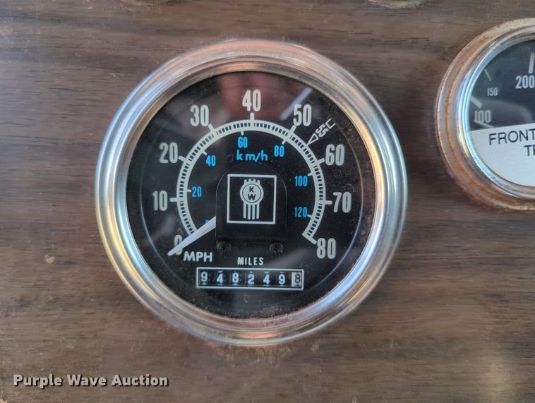 image for item NT9426 1981 Peterbilt 359  semi truck