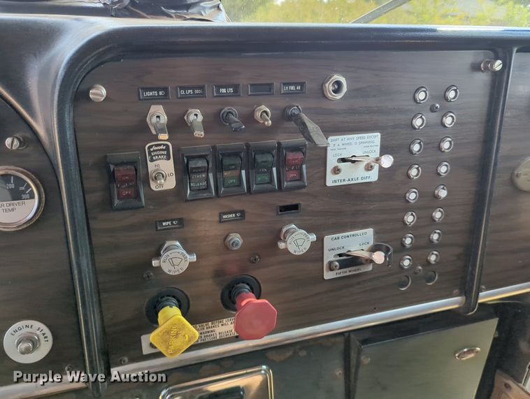 image for item NT9426 1981 Peterbilt 359  semi truck