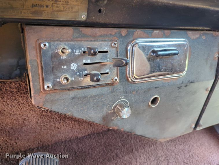 image for item NT9426 1981 Peterbilt 359  semi truck