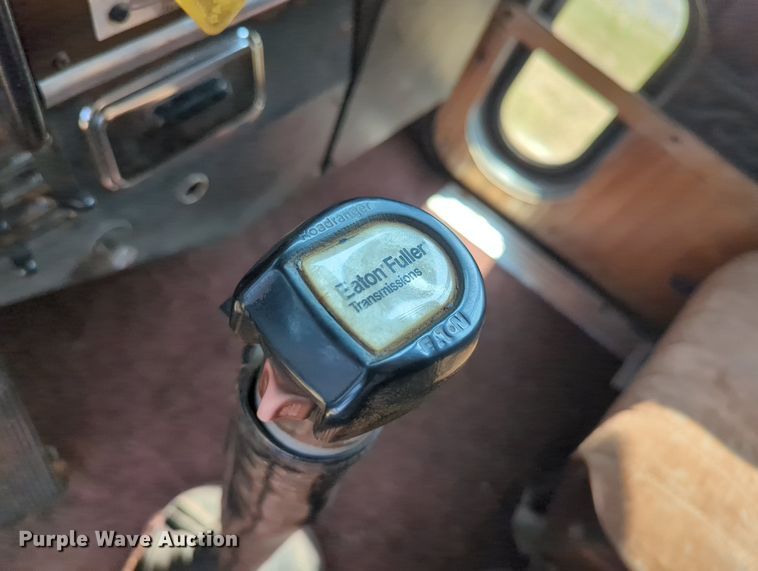 image for item NT9426 1981 Peterbilt 359  semi truck