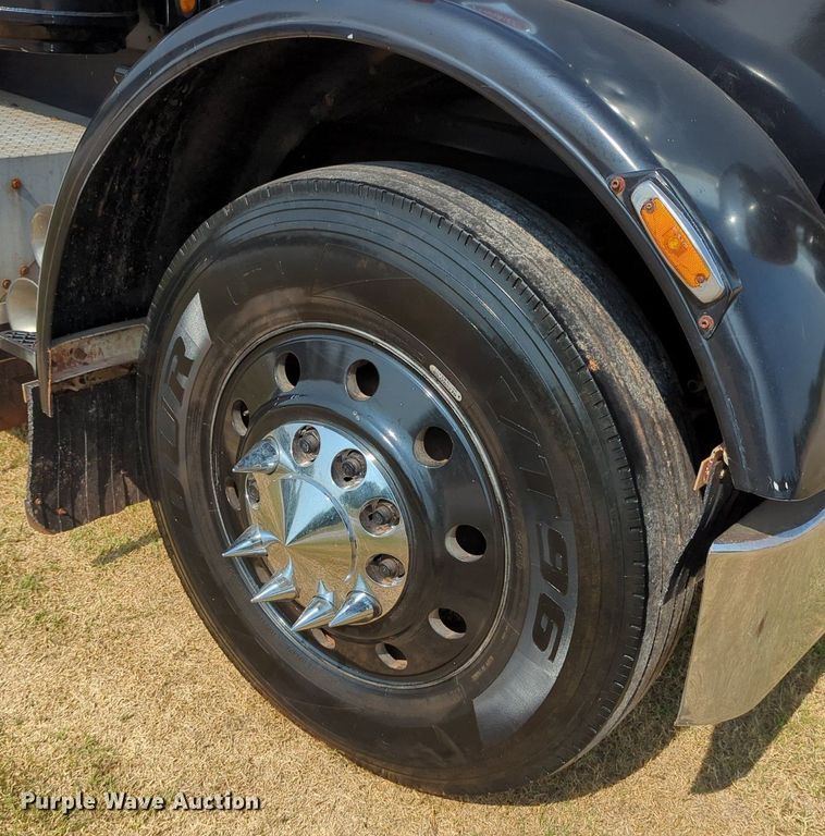 image for item NT9426 1981 Peterbilt 359  semi truck