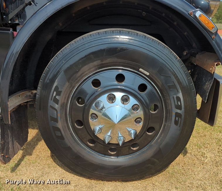 image for item NT9426 1981 Peterbilt 359  semi truck