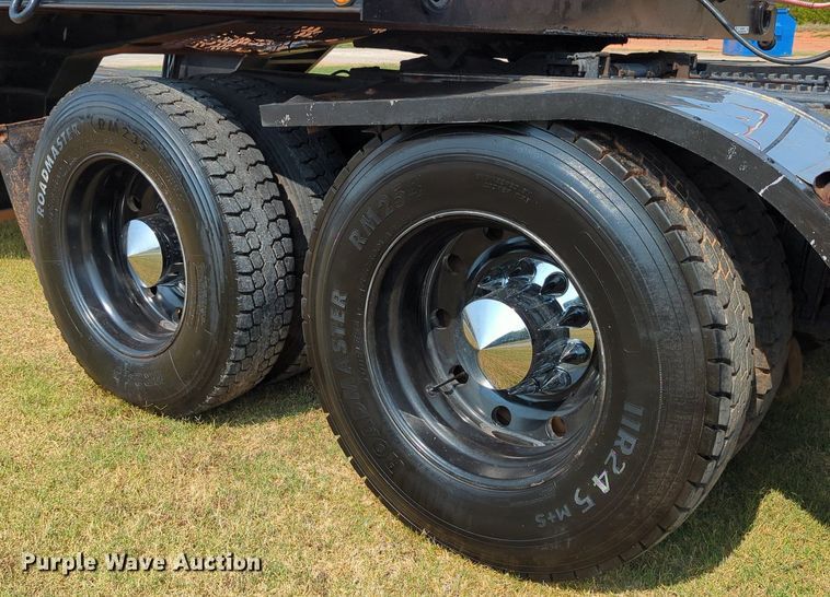 image for item NT9426 1981 Peterbilt 359  semi truck