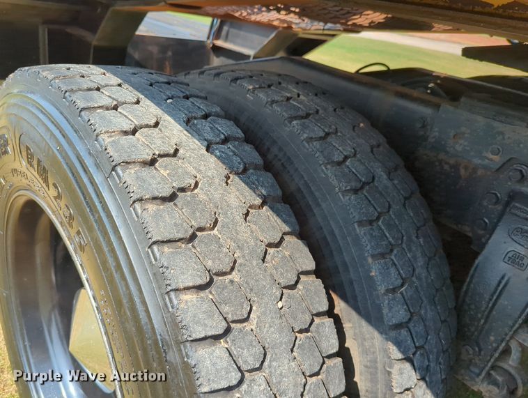 image for item NT9426 1981 Peterbilt 359  semi truck