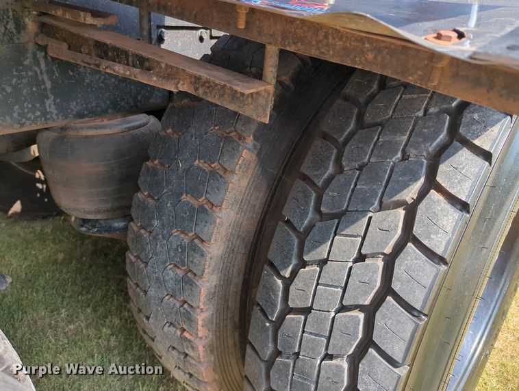 image for item NT9426 1981 Peterbilt 359  semi truck