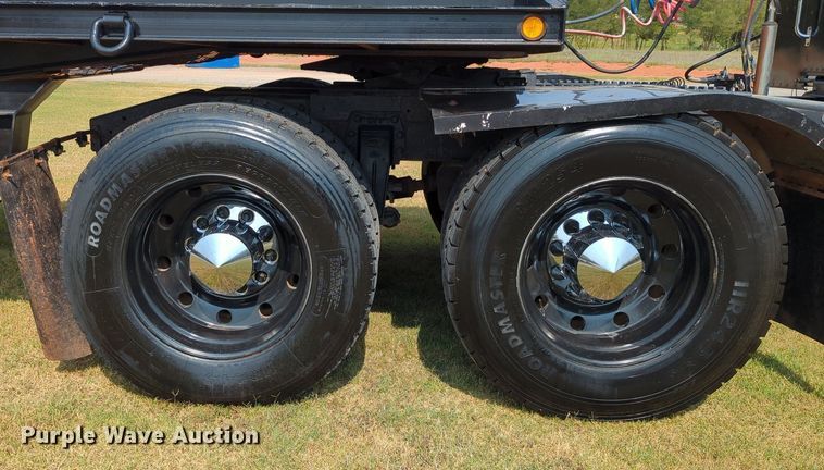 image for item NT9426 1981 Peterbilt 359  semi truck