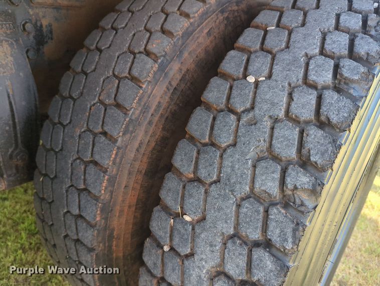 image for item NT9426 1981 Peterbilt 359  semi truck