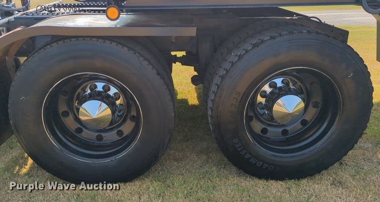 image for item NT9426 1981 Peterbilt 359  semi truck