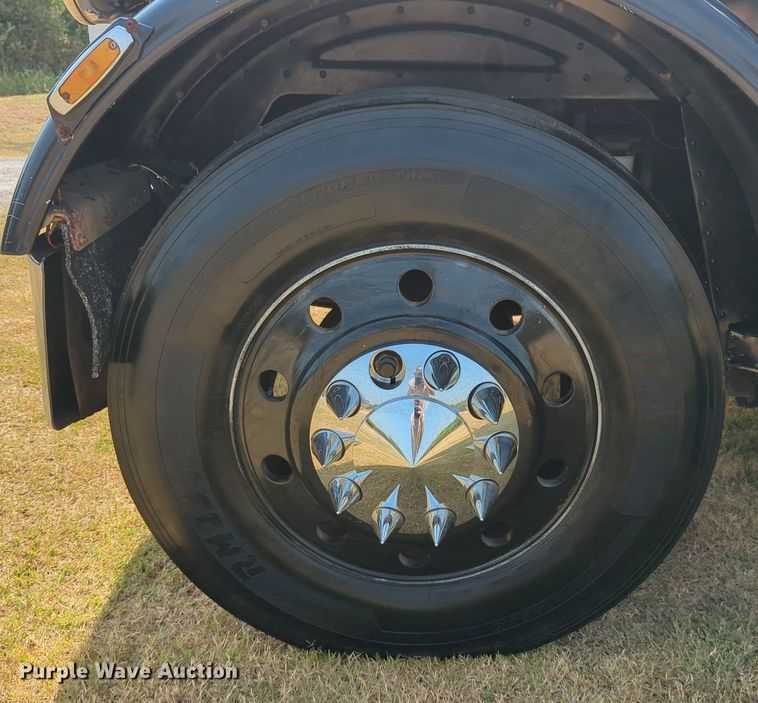 image for item NT9426 1981 Peterbilt 359  semi truck