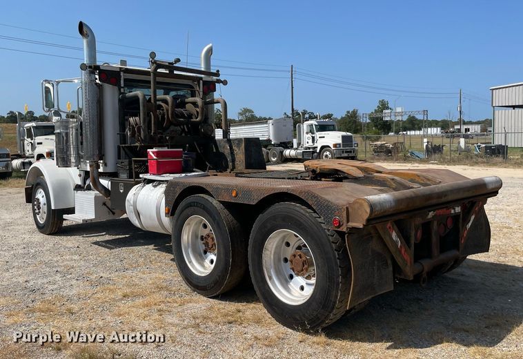 image for item NT9511 2010 Peterbilt 367  winch truck