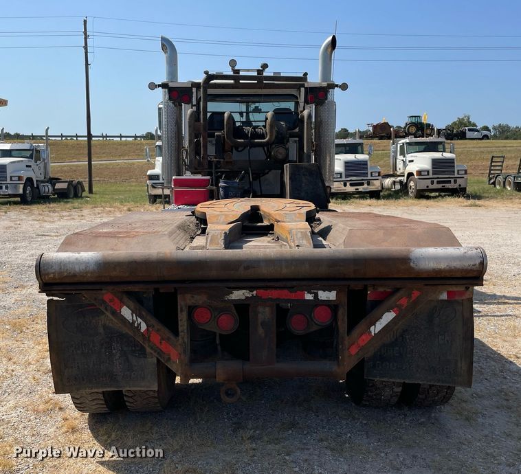 image for item NT9511 2010 Peterbilt 367  winch truck