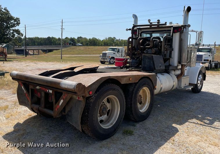 image for item NT9511 2010 Peterbilt 367  winch truck