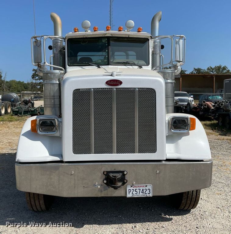 image for item NT9511 2010 Peterbilt 367  winch truck