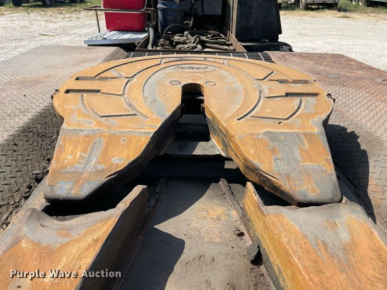 image for item NT9511 2010 Peterbilt 367  winch truck