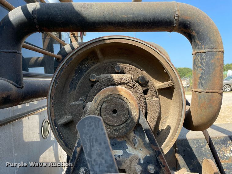 image for item NT9511 2010 Peterbilt 367  winch truck