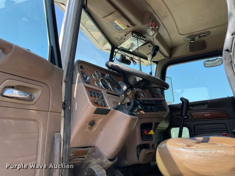 image for item NT9511 2010 Peterbilt 367  winch truck