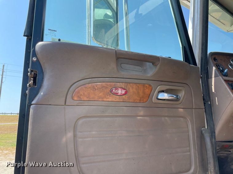 image for item NT9511 2010 Peterbilt 367  winch truck