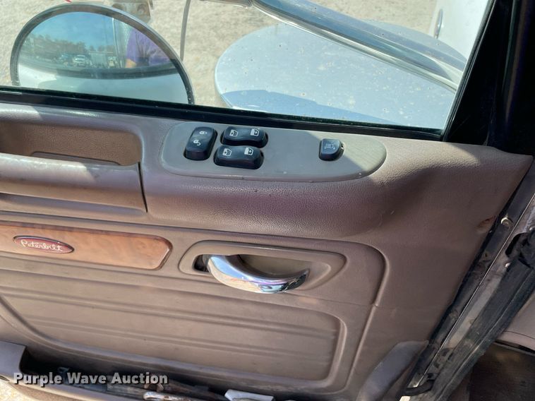 image for item NT9511 2010 Peterbilt 367  winch truck