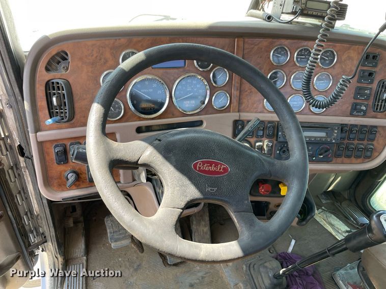 image for item NT9511 2010 Peterbilt 367  winch truck