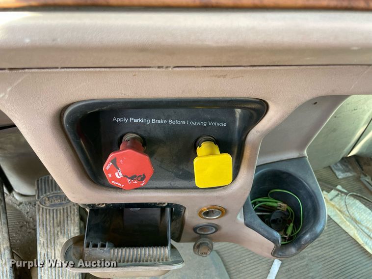 image for item NT9511 2010 Peterbilt 367  winch truck