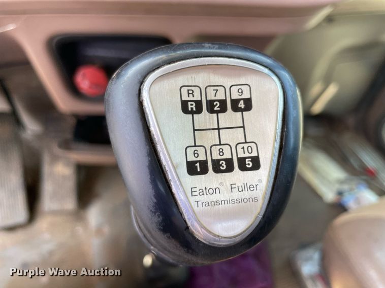 image for item NT9511 2010 Peterbilt 367  winch truck